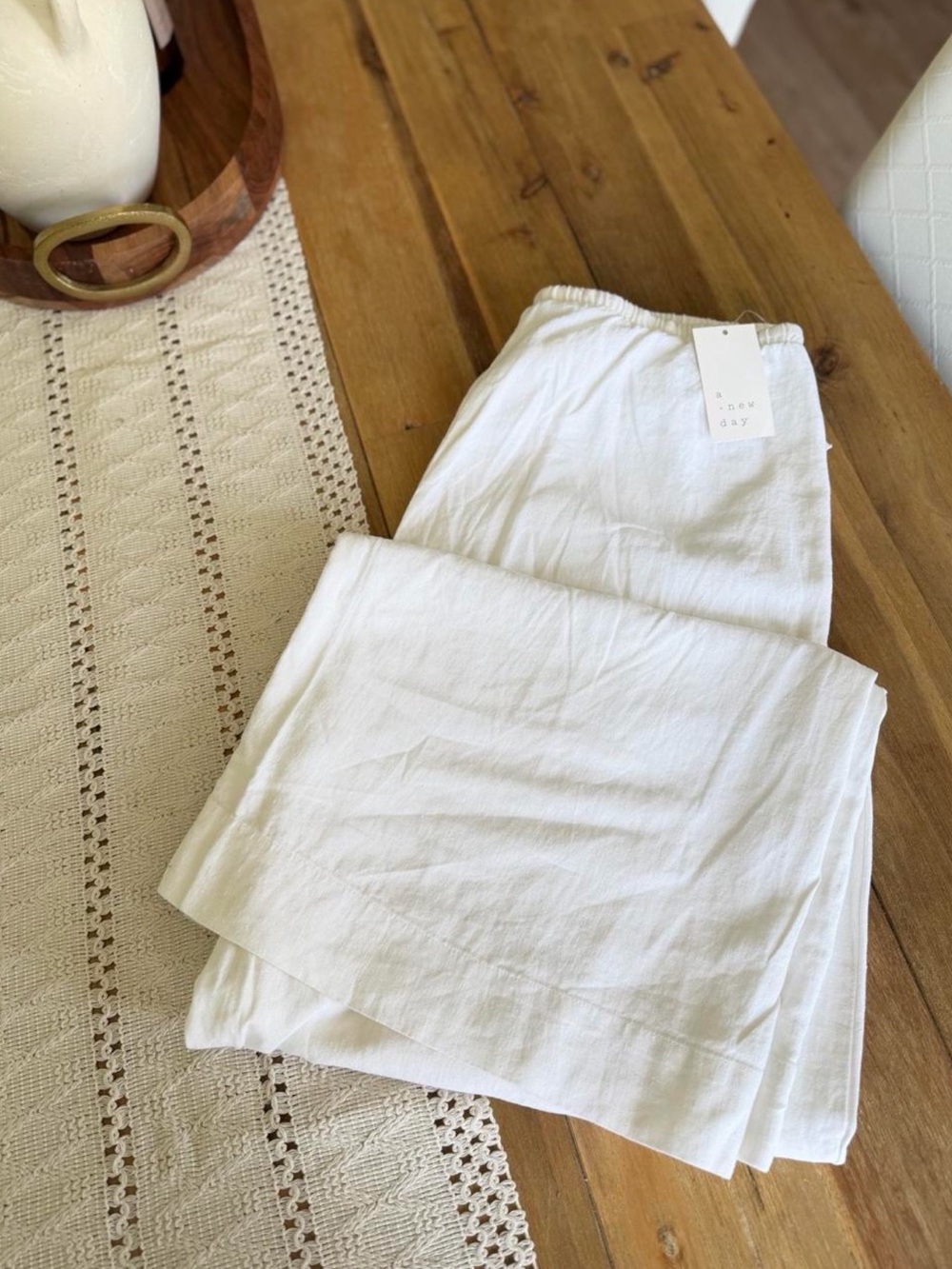 White Linen Pants. Zero stains. New with tags size medium women’s
